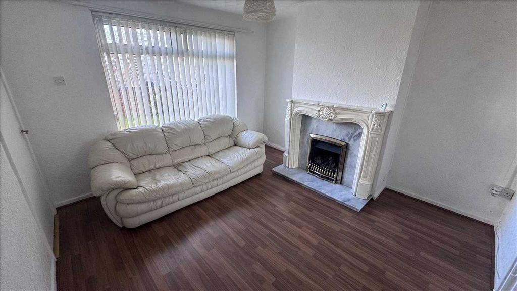 Property photo 3 of 11 Lounge