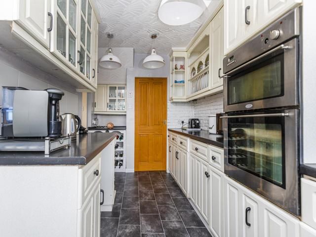 Property photo 2 of 33