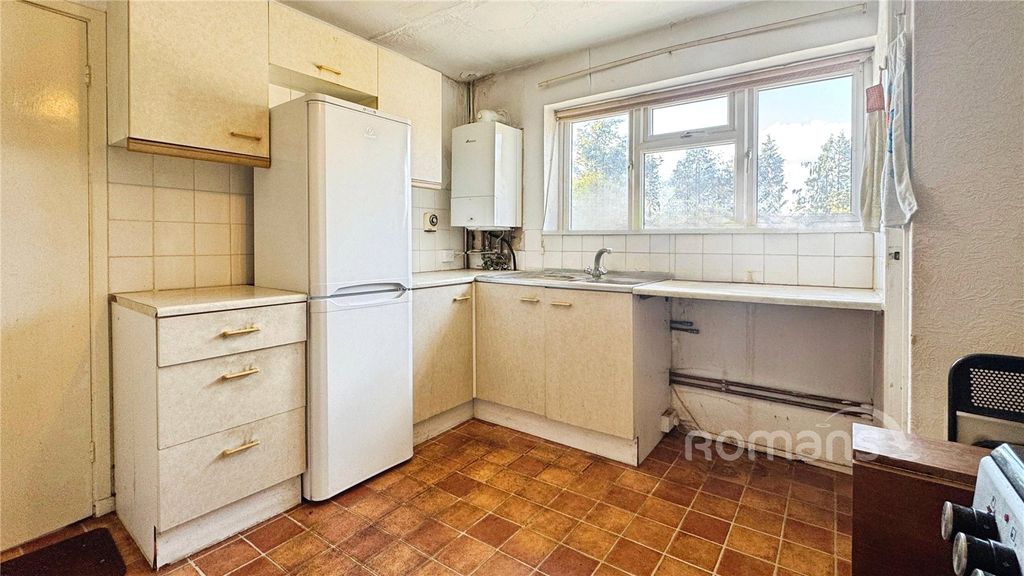 Property photo 3 of 12 Kitchen