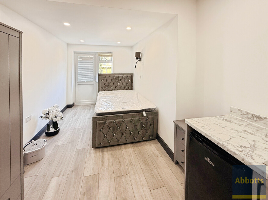 Property photo 1 of 3