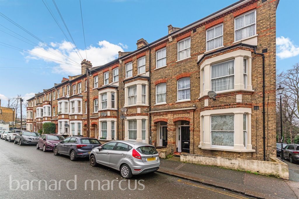 Property photo 1 of 8