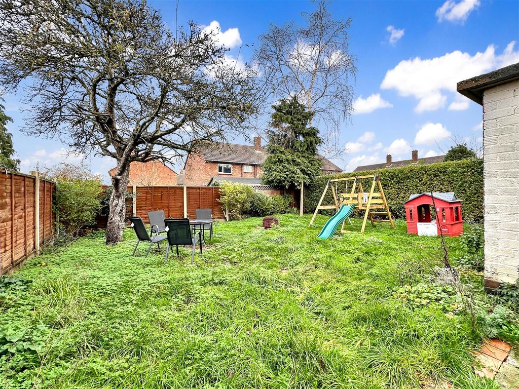 Property photo 3 of 18 Generous Rear Garden 377
