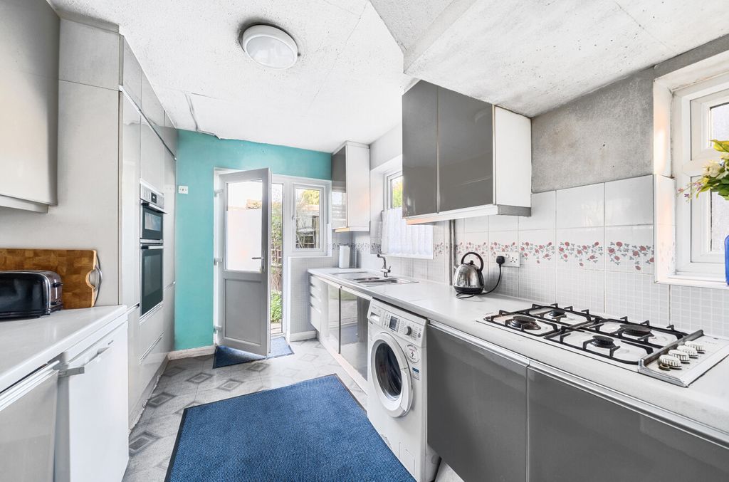 Property photo 3 of 16 Picture 3