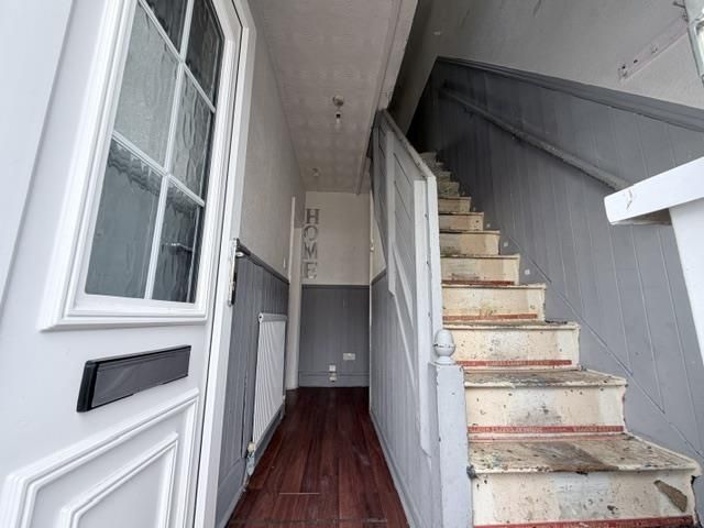 Property photo 2 of 21 Entrance Hallway