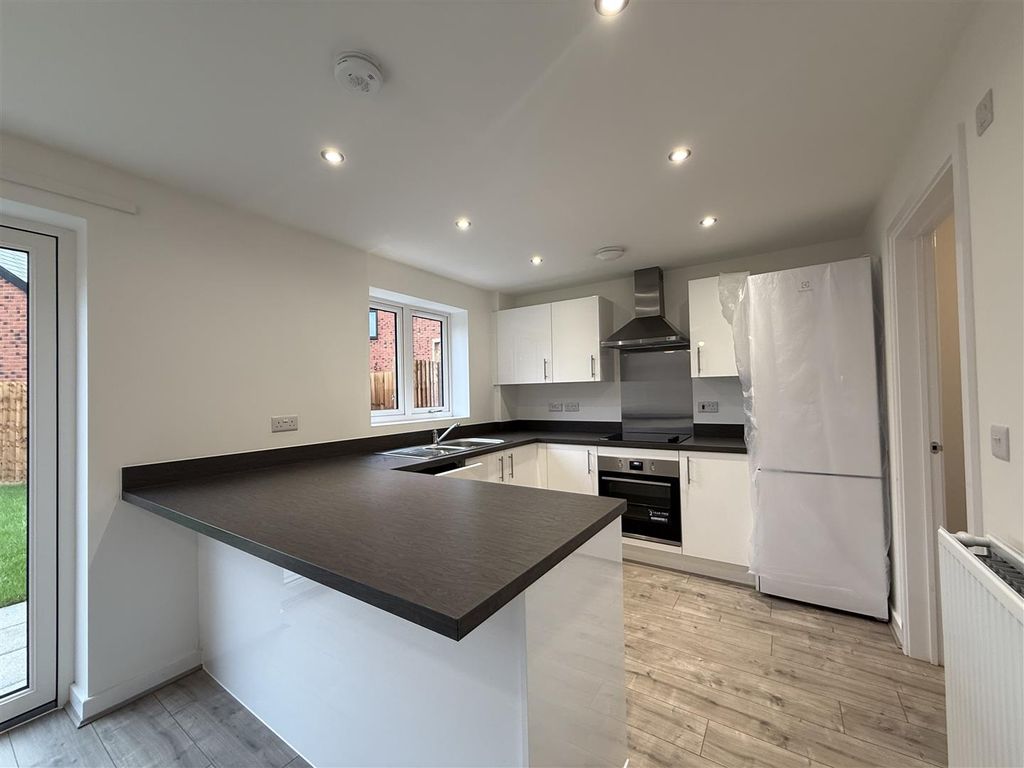 Property photo 3 of 13 Image00025.Jpeg