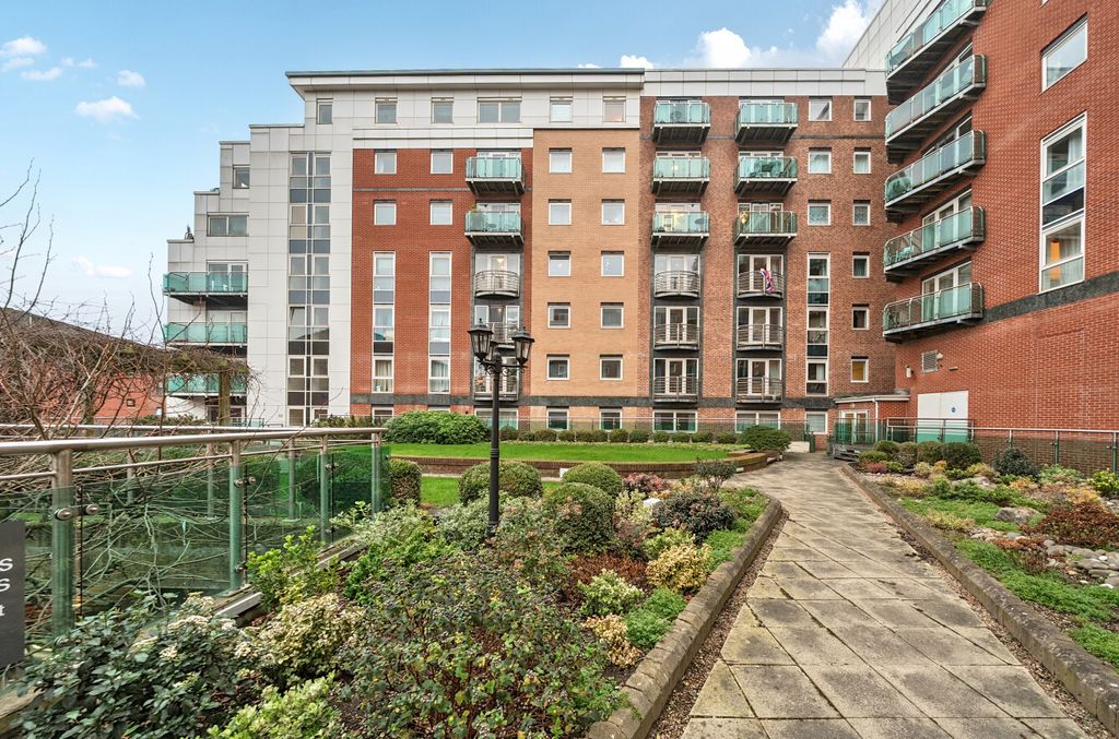 Property photo 1 of 10 1406771-9-69822Ac...