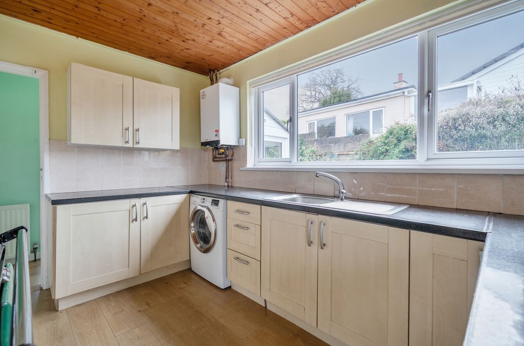 Property photo 3 of 19 1396786-5-695Fb15...