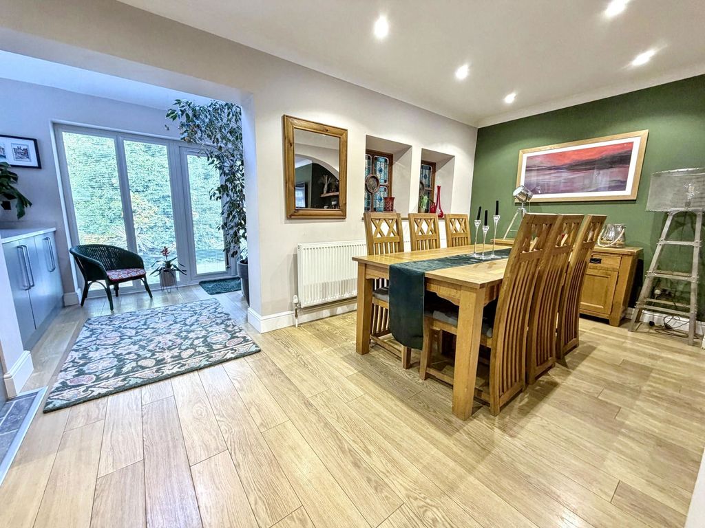 Property photo 2 of 31