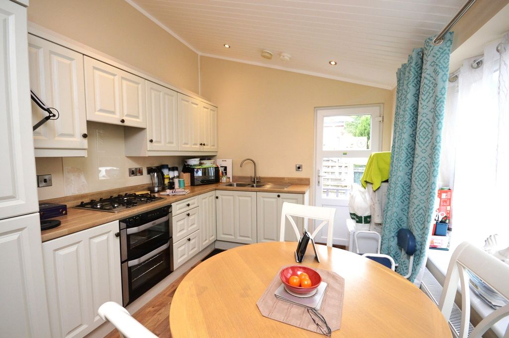 Property photo 2 of 10 Picture No. 18