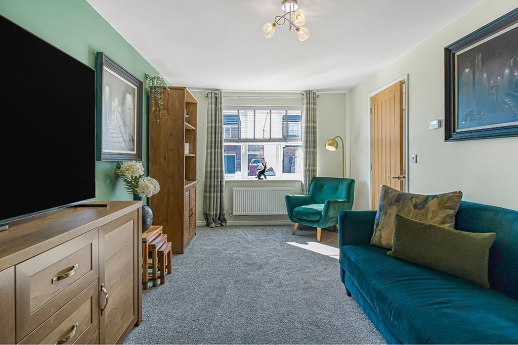 Property photo 2 of 31