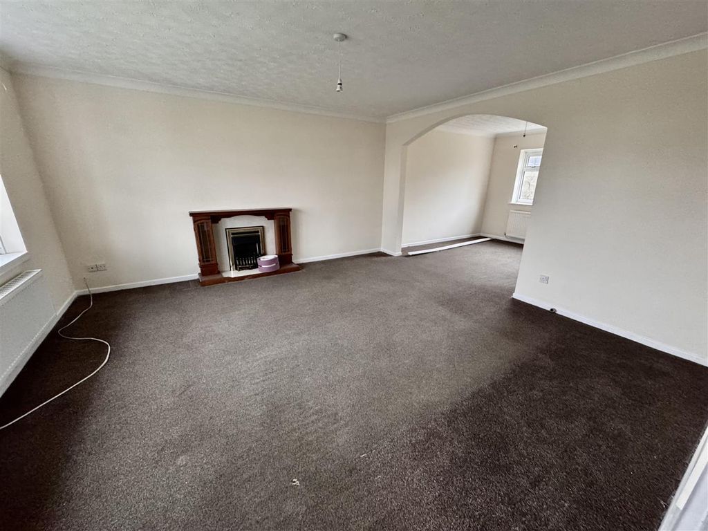 Property photo 2 of 14 Lounge