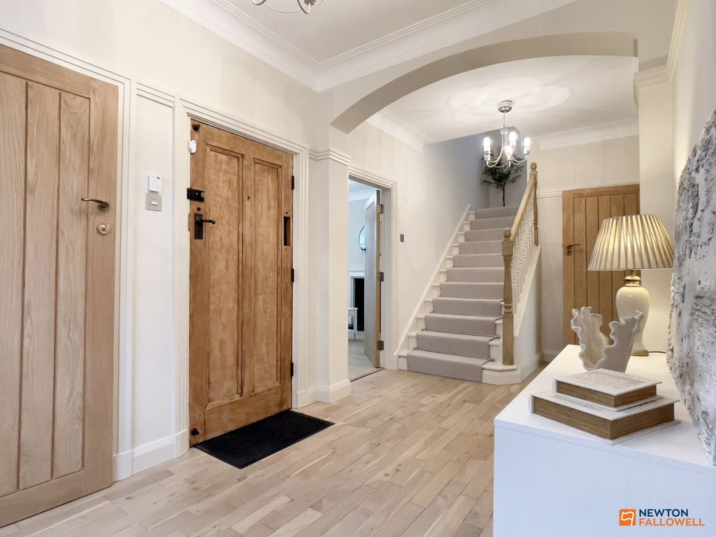 Property photo 2 of 35