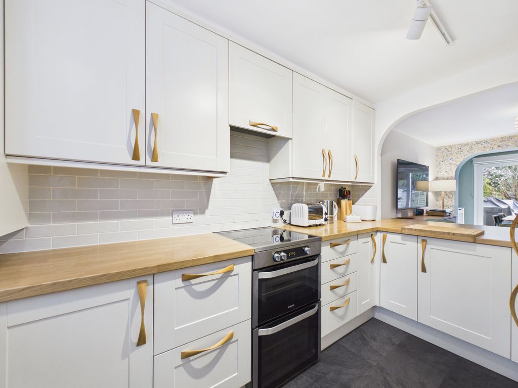 Property photo 3 of 17 Cam01984G0-Pr0553-Still002