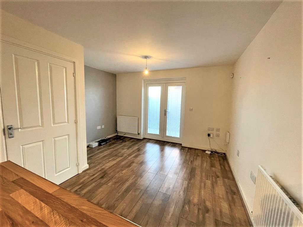 Property photo 3 of 6 Living Room