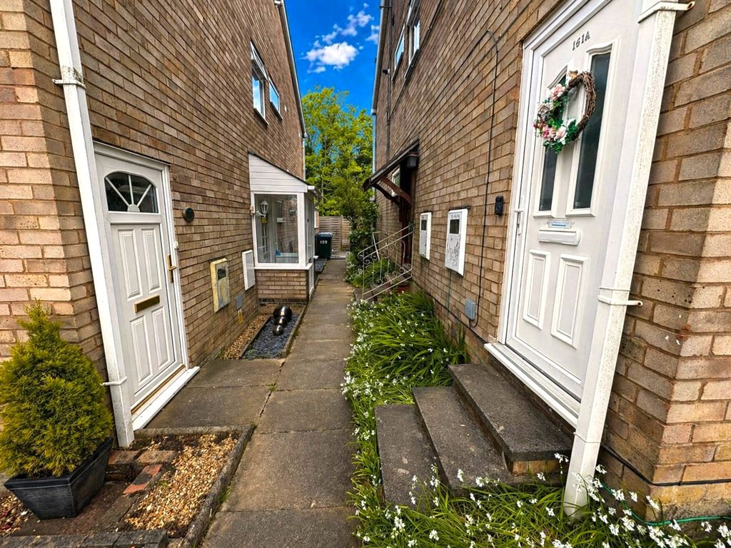 Property photo 3 of 16 Side Passage