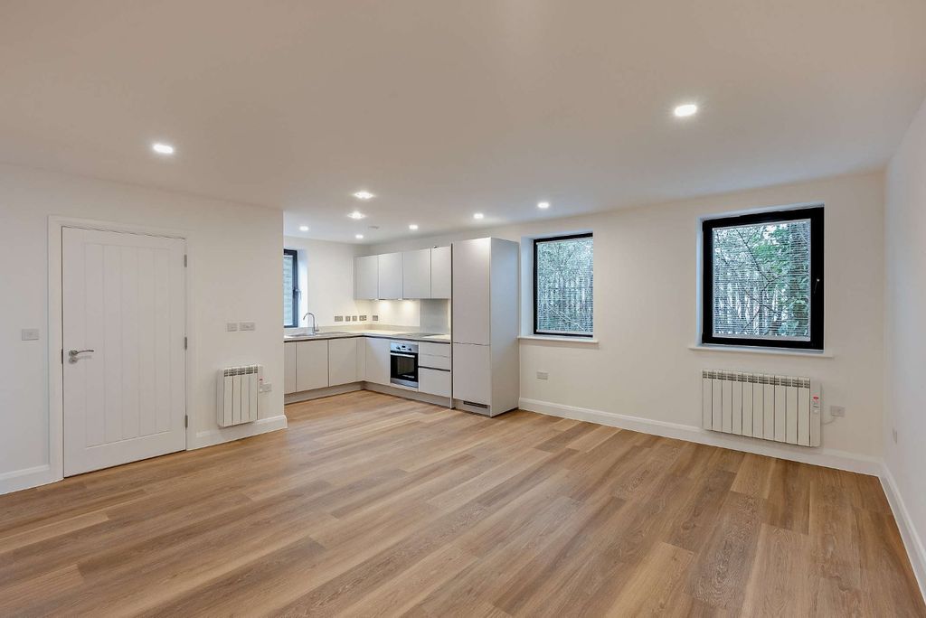 Property photo 1 of 11 Living