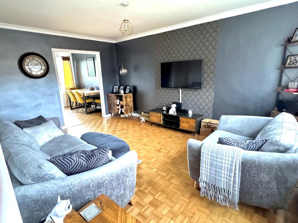 Property photo 2 of 8 Lounge