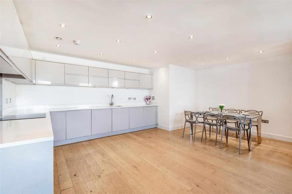 Property photo 2 of 17 Open-Plan Living/Kitchen