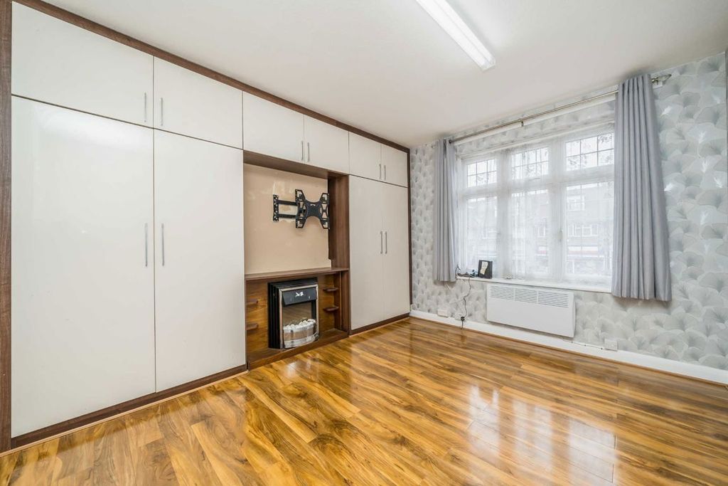 Property photo 3 of 4