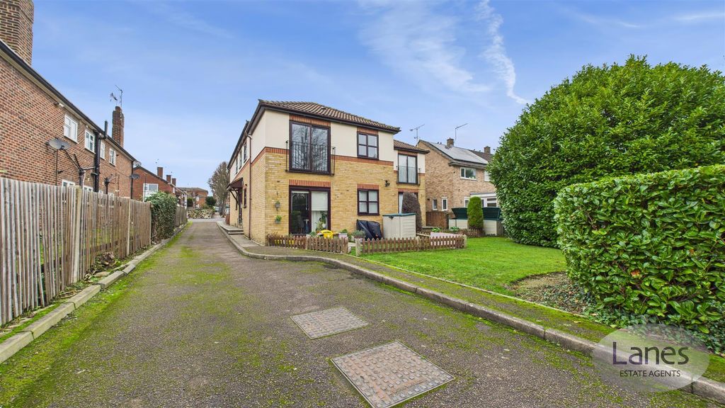 Property photo 1 of 15 Cam04248G0-Pr0113-Still016.Jpg