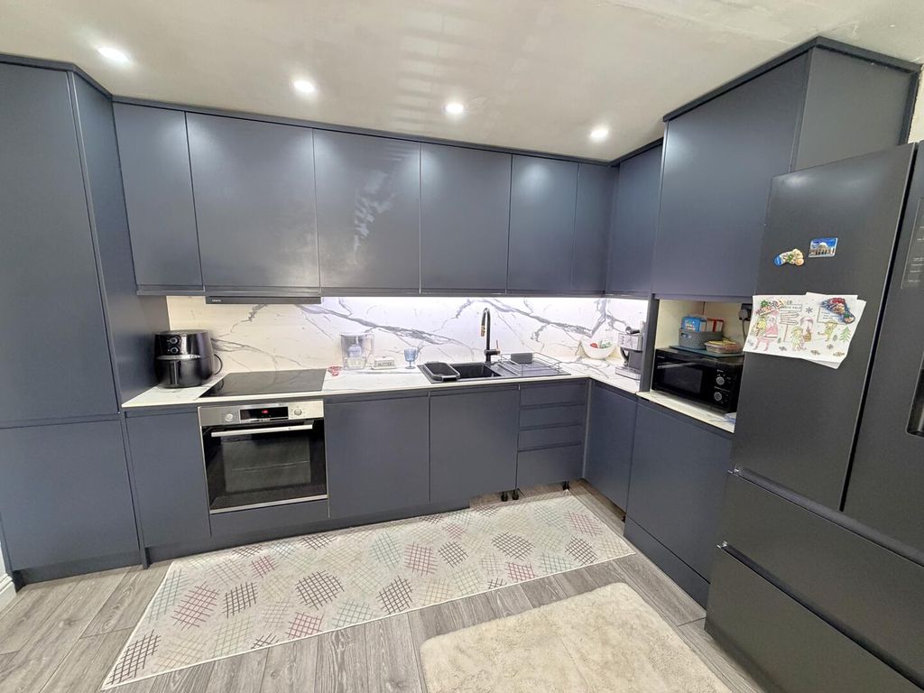Additional image 6 of 2 bed flat for saleLandseer Court, Corby NN18