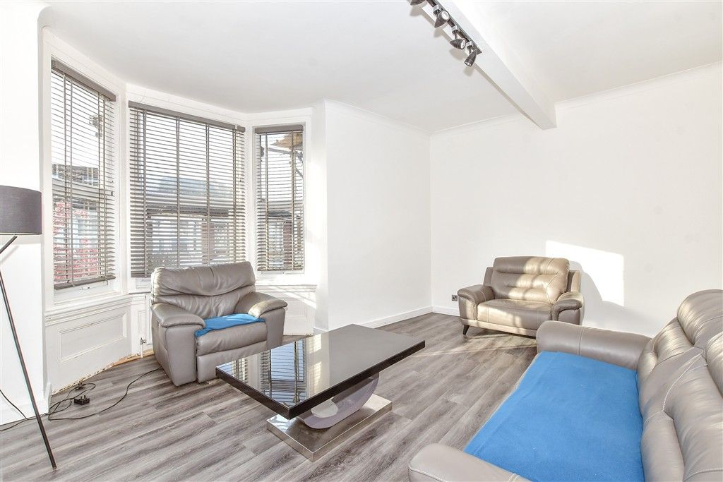 Property photo 2 of 8 Lounge