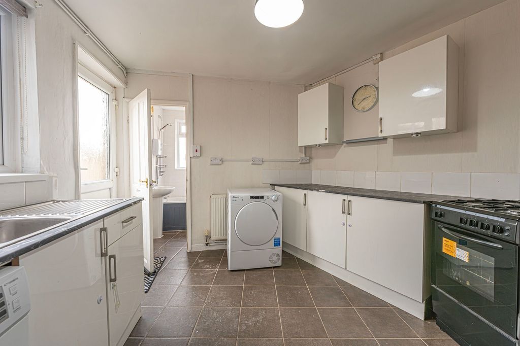 Property photo 3 of 23
