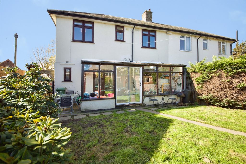 Additional image 5 of 4 bed semi-detached house for saleWood Lane, Dagenham RM8