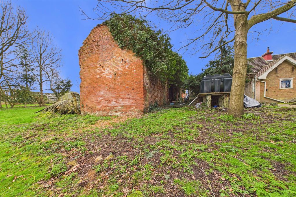 Property photo 3 of 24 Cam04235G0-Pr0151-Still018.Jpg