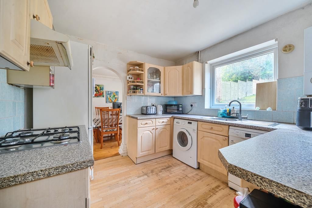 Property photo 3 of 18 Kitchen