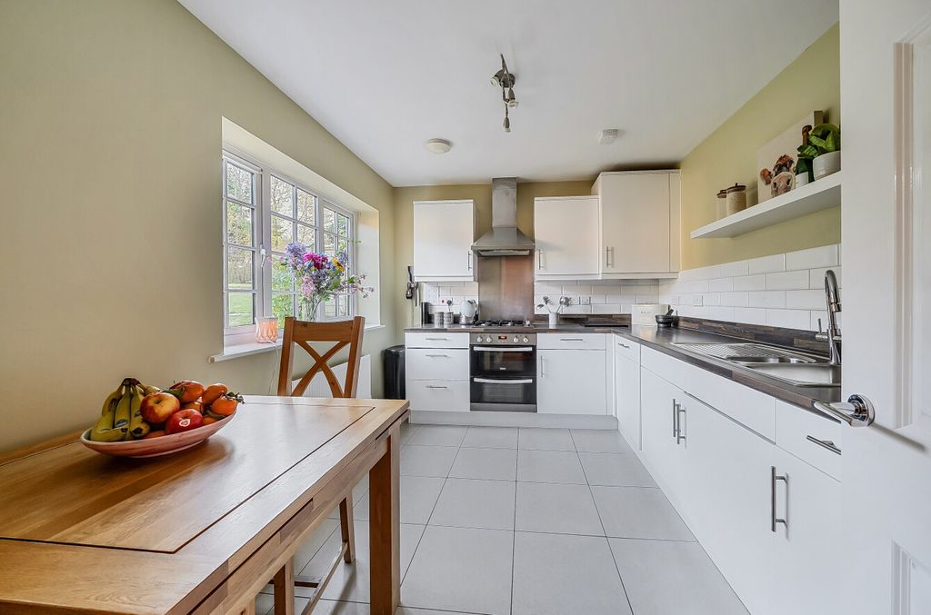 Property photo 3 of 25 1382261-13-692082...