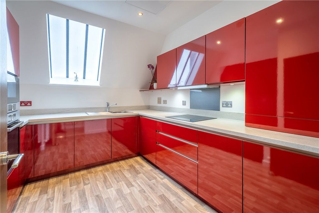 Property photo 3 of 25 Claremont Street 6