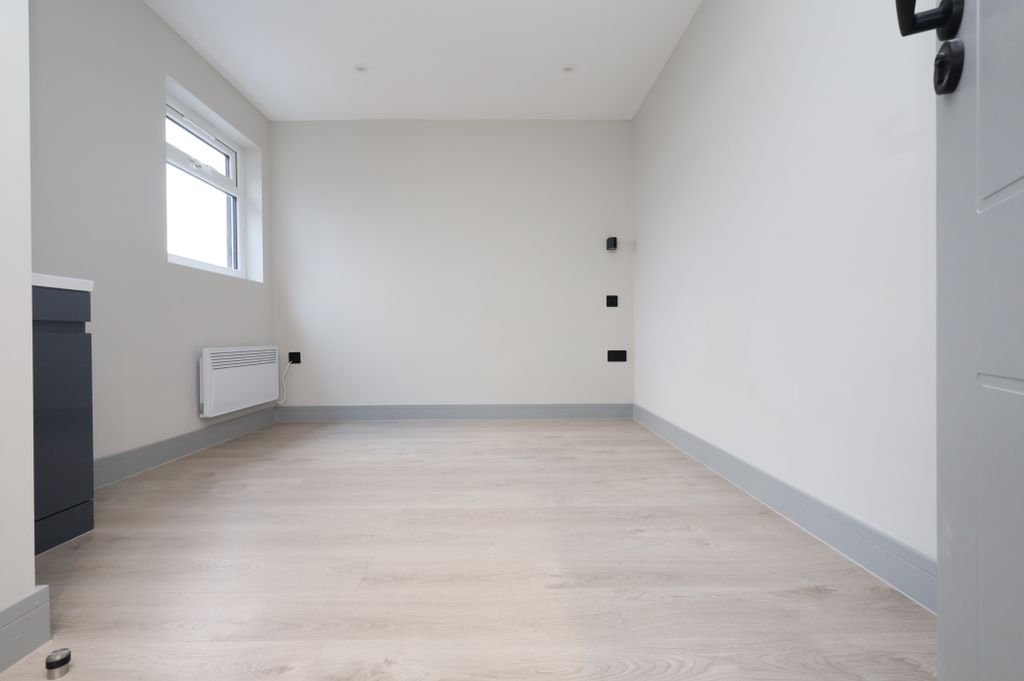 Property photo 1 of 2