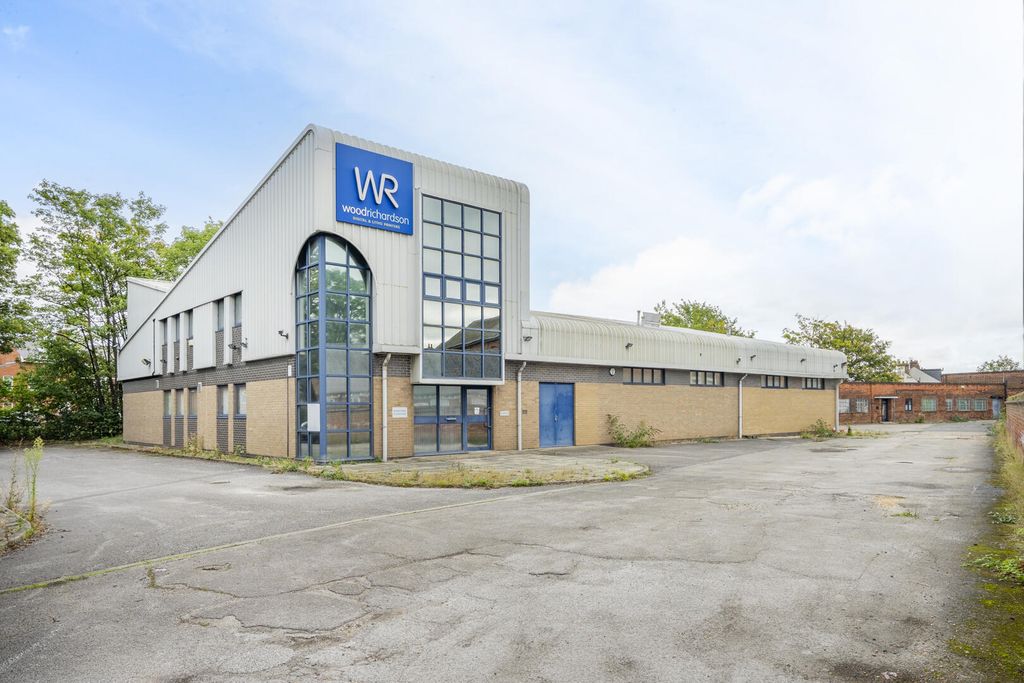 Property photo 1 of 11 Exterior