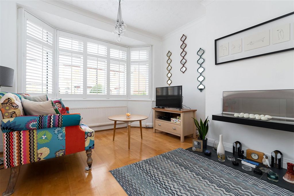 Property photo 2 of 17 Warwick Road-6.Jpg