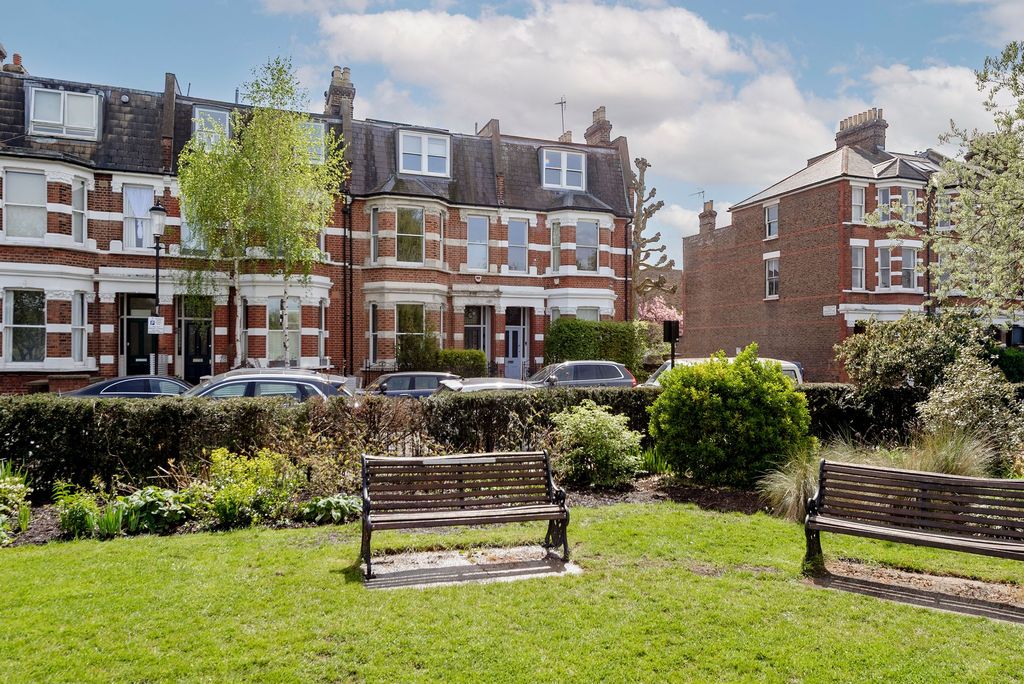 Property photo 1 of 25