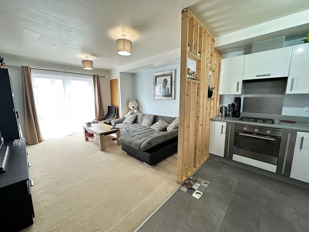 Property photo 3 of 8