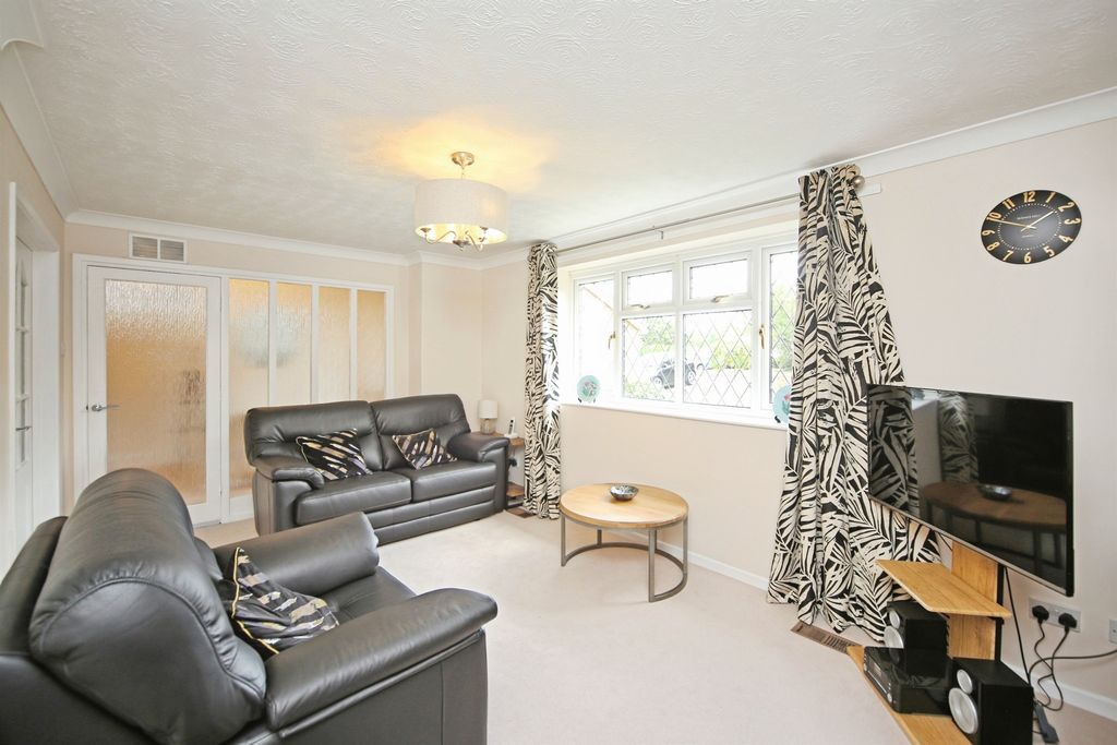 Property photo 2 of 17