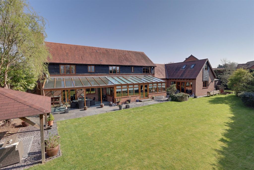 Property photo 2 of 21