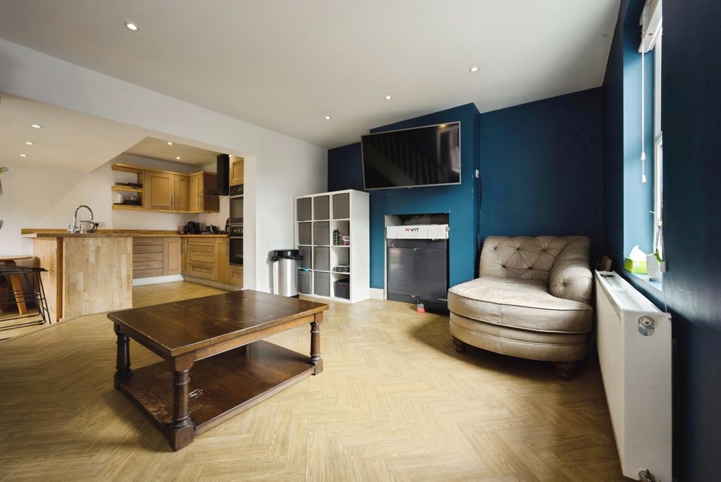 Property photo 3 of 18 Pbox-Img.Jpg