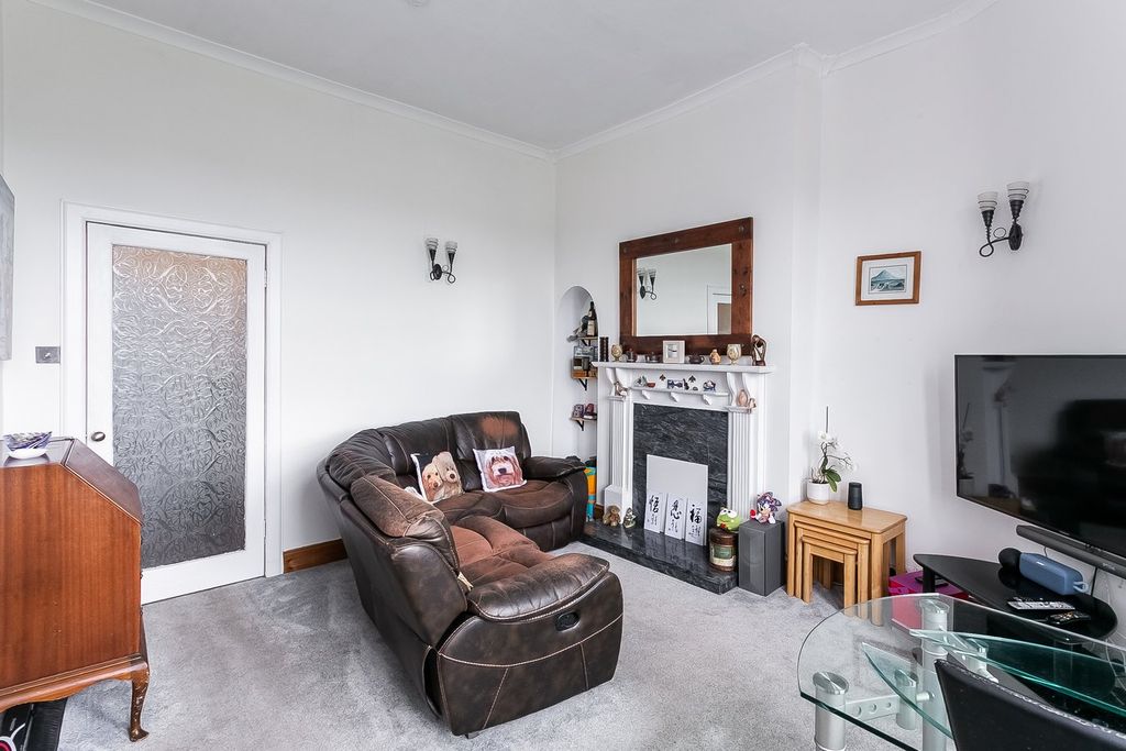 Property photo 3 of 25