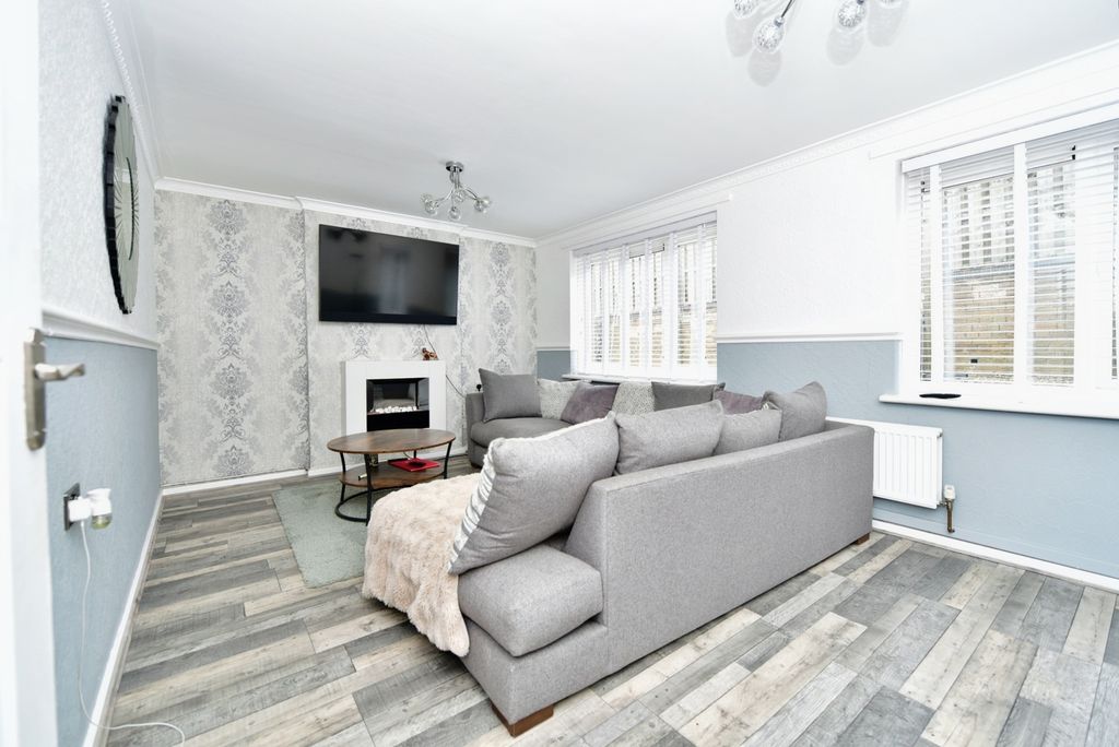 Property photo 3 of 17 Photo