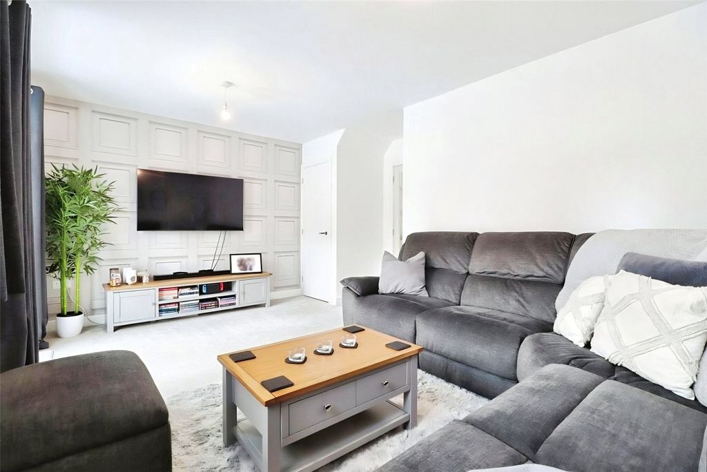 Property photo 2 of 17 Lounge