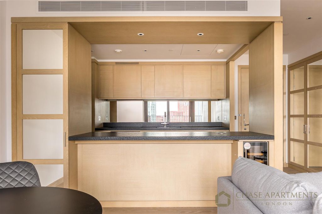 Property photo 3 of 12 Legacy Building Sw11