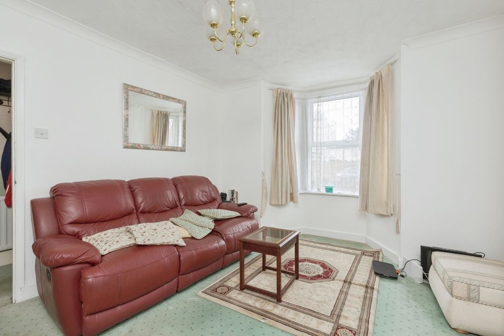 Property photo 2 of 14 Lounge