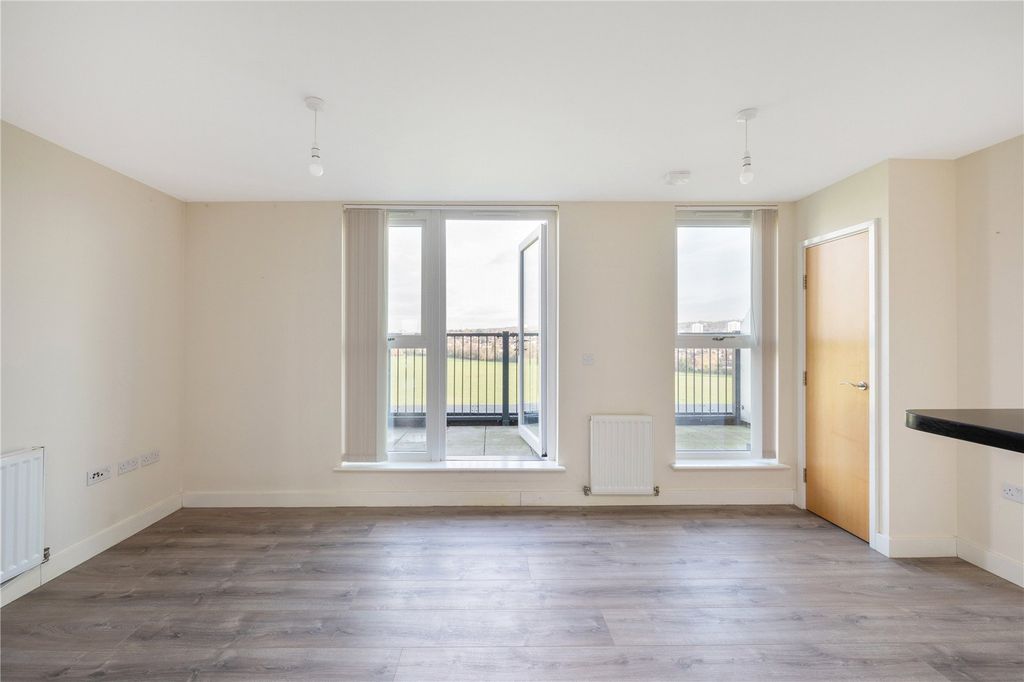 Property photo 2 of 16 Picture No. 12