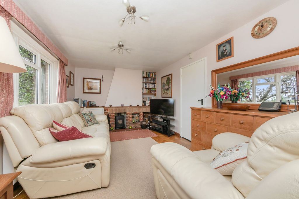 Property photo 3 of 28