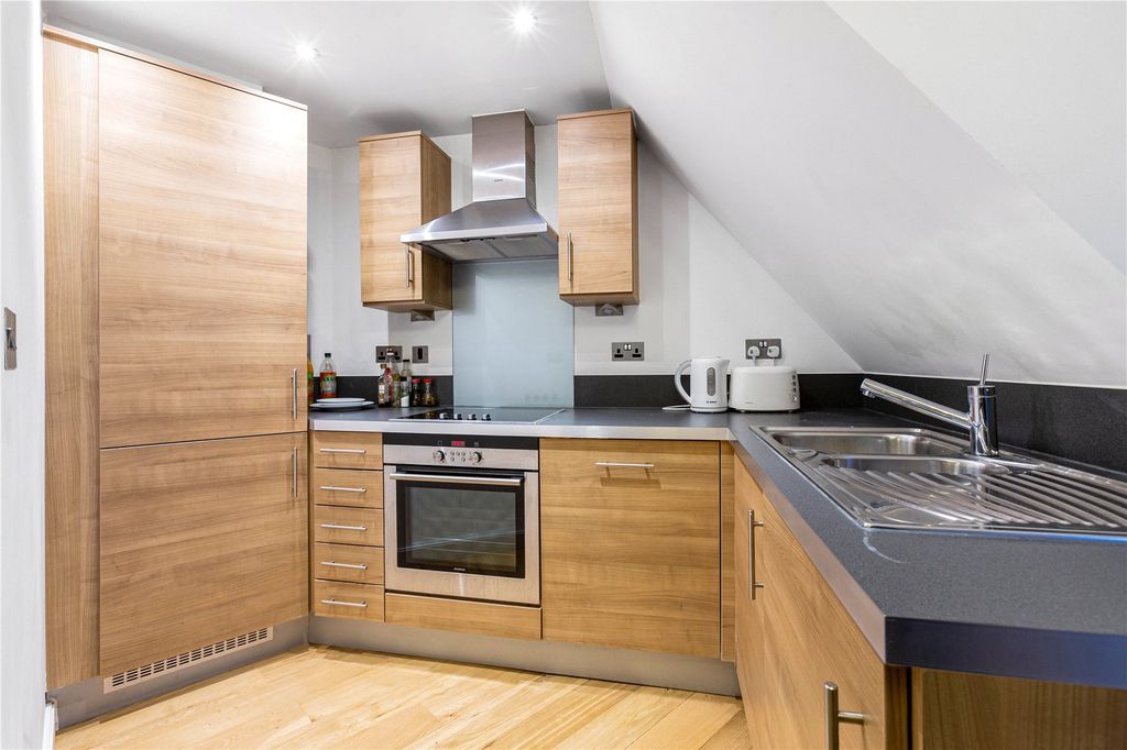 Property photo 2 of 9 Kitchen