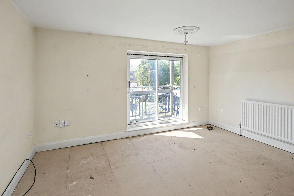 Property photo 3 of 12 10 Copland Road, Wembley Ha0 4Yh