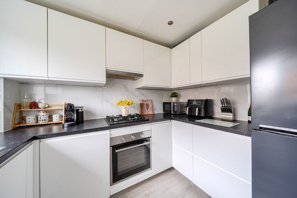 Property photo 2 of 20 Kitchen